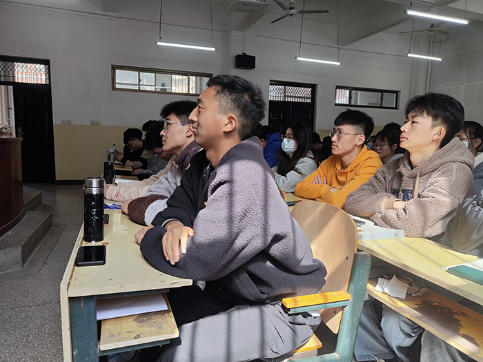 色情av
色情av
“青马工程”培训班召开第一次班会网络新闻(1).jpg