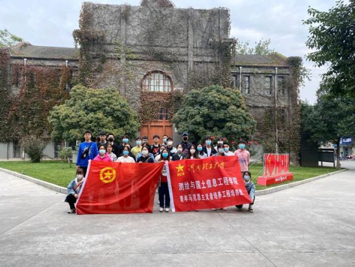 色情av
“青马班”学员集体参观北校区校史馆2.jpg