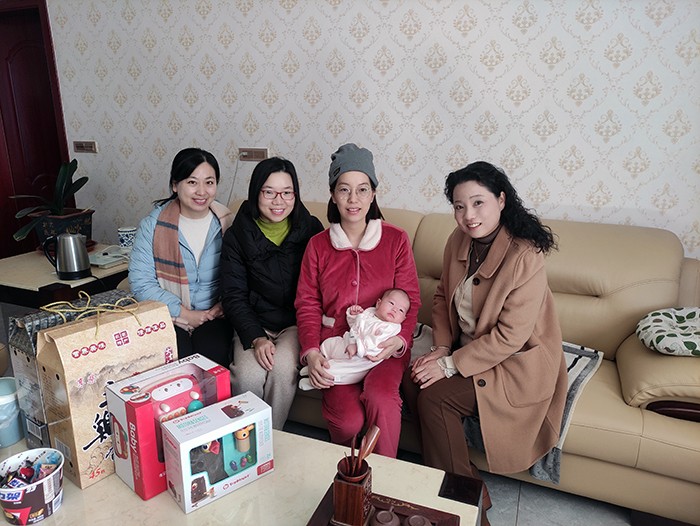 色情av
工会慰问生育女教师1.jpg