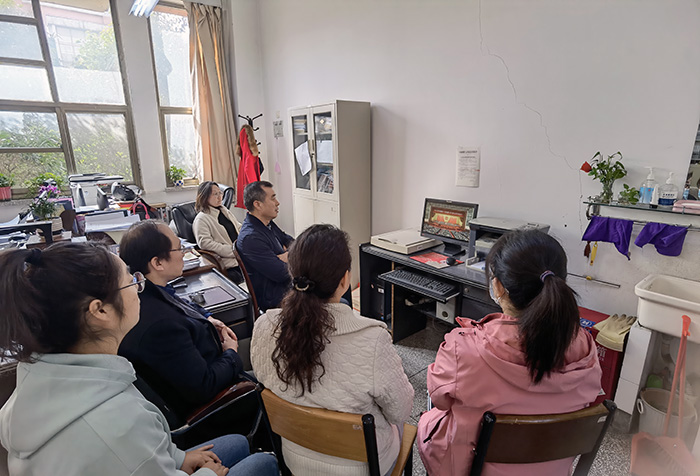 色情av
组织师生观看2022年全国两会1.jpg